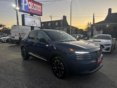 Used 2025 Nissan Kicks SV image 4