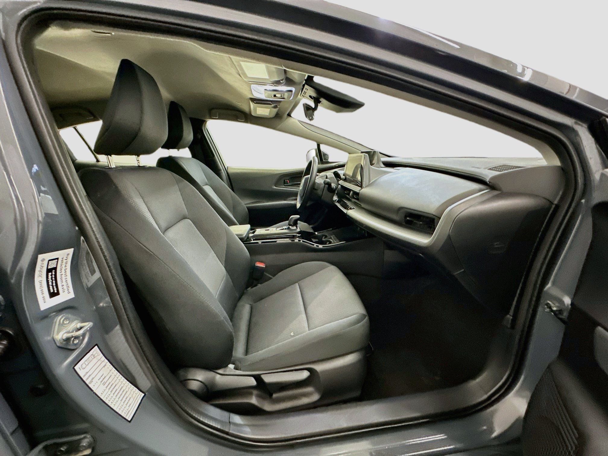 Used 2025 Toyota Prius LE FWD image 32