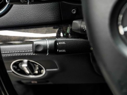 Used 2014 Mercedes-Benz SL 550 image 32