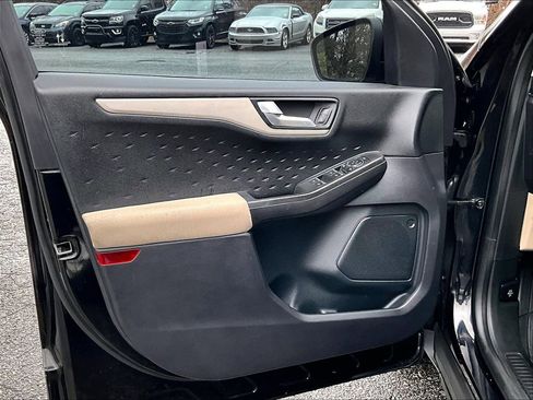 Used 2020 Ford Escape SE image 21