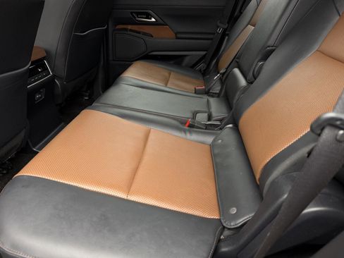Used 2024 Lexus GX 550 w/ Cold Area Package AWD/4WD image 10