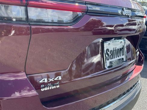 New 2025 Jeep Grand Cherokee Limited image 11