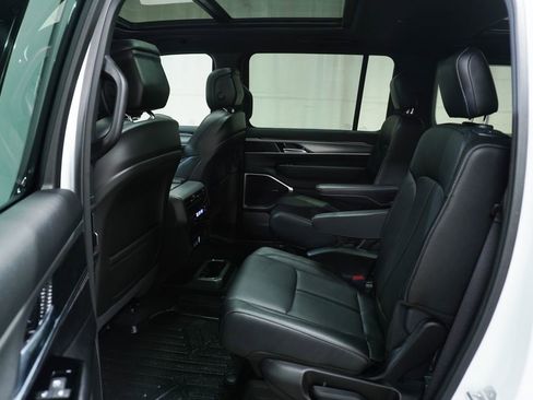 Used 2023 Jeep Wagoneer Series II image 16