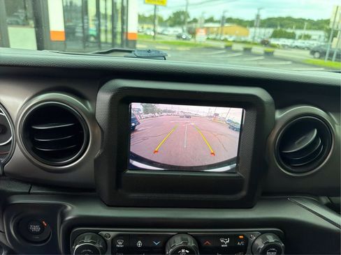 Used 2022 Jeep Wrangler Unlimited Sport AWD/4WD image 16