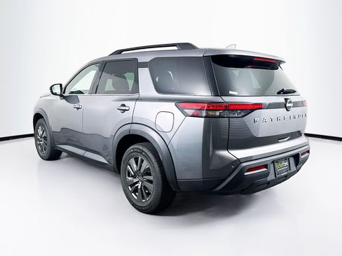 Used 2024 Nissan Pathfinder SV FWD image 5