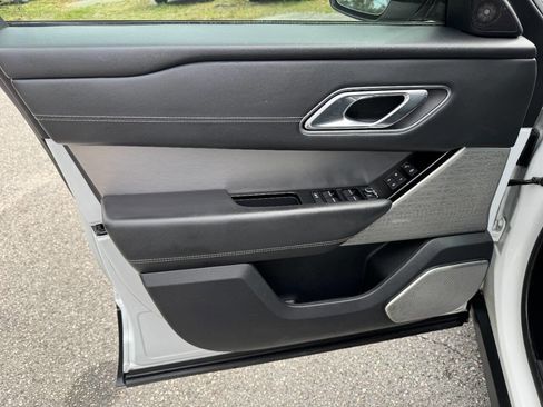 Used 2018 Land Rover Range Rover Velar R-Dynamic HSE image 40