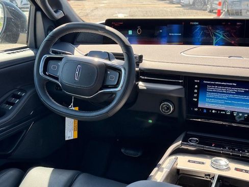 New 2025 Lincoln Navigator Reserve w/ Jet Appearance Package image 16