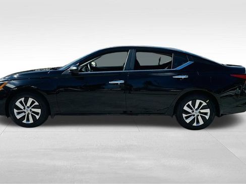 Used 2025 Nissan Altima 2.5 S FWD image 4
