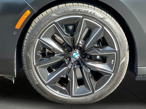 Used 2023 BMW i7 xDrive60 w/ Executive Package 2 AWD/4WD image 25