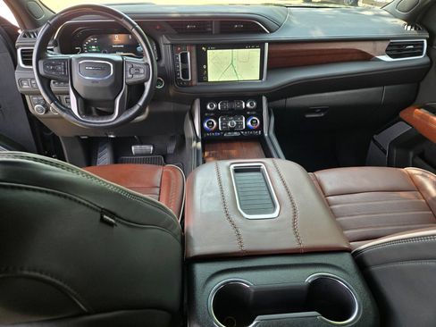 Used 2024 GMC Yukon Denali Ultimate AWD/4WD image 8
