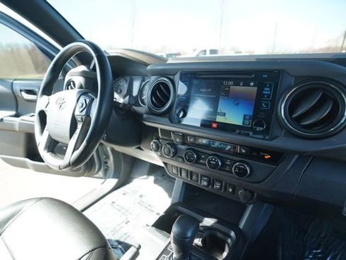 Used 2018 Toyota Tacoma TRD Sport w/ TRD Premium Sport Package image 33