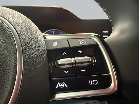 Used 2024 Kia Carnival LX FWD image 20