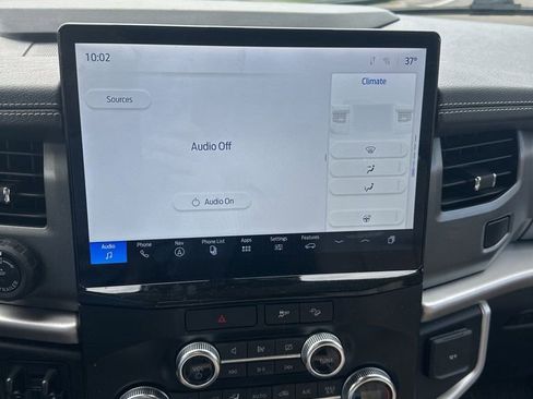 Used 2022 Ford Expedition XLT image 19