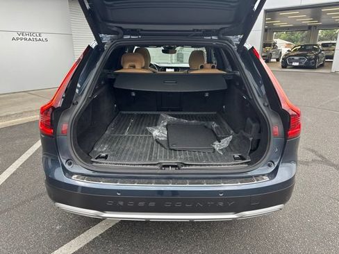 Used 2024 Volvo V90 B6 Cross Country Ultimate w/ Protection Package Premier AWD/4WD image 13
