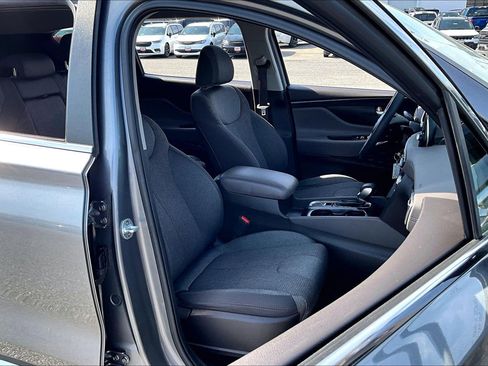 Used 2019 Hyundai Santa Fe SE image 7