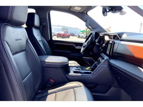Used 2025 GMC Sierra 2500 Denali w/ Denali Reserve Package AWD/4WD image 8