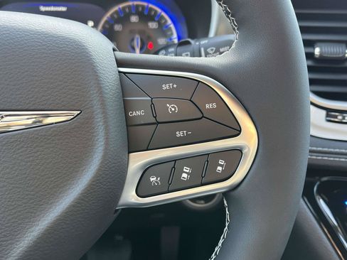 New 2026 Chrysler Pacifica Select FWD image 10