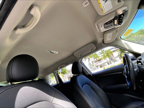 Used 2024 MINI Cooper 4-Door Hardtop image 17