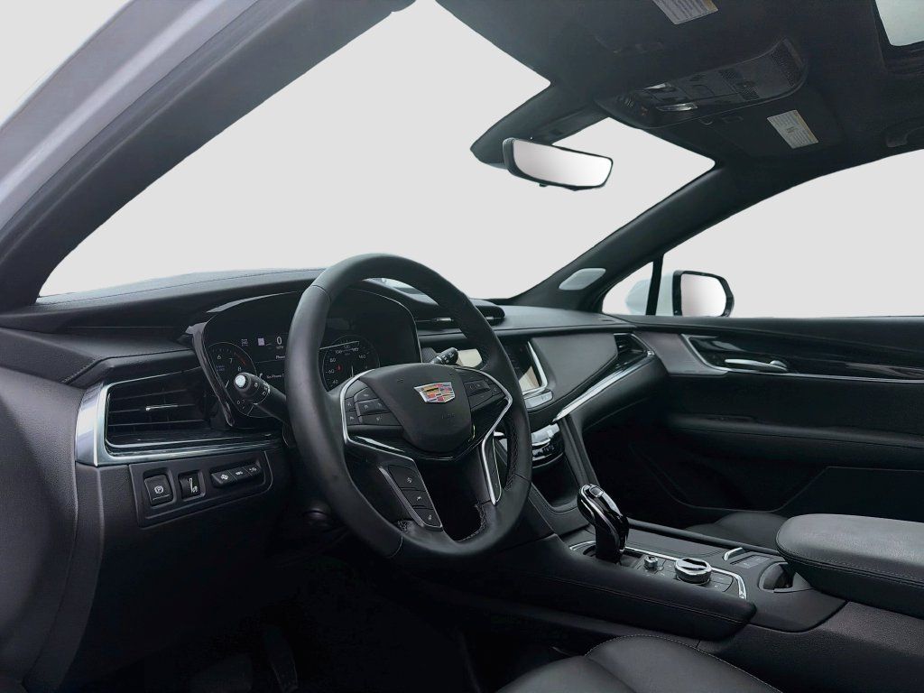 Used 2025 Cadillac XT5 Premium Luxury w/ Technology Package AWD/4WD image 9