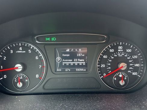 Used 2017 Kia Sorento LX w/ LX Convenience Package image 8