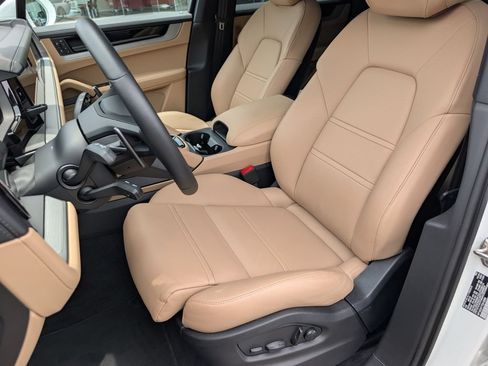 Certified 2026 Porsche Cayenne E-Hybrid AWD/4WD image 5