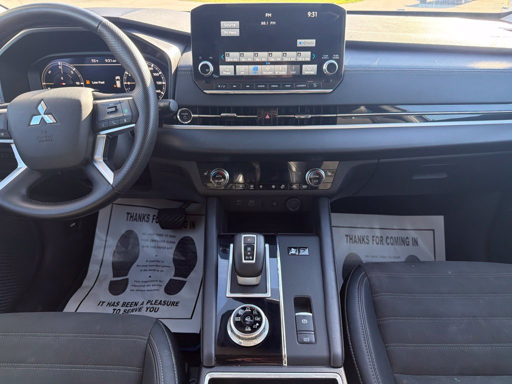 Used 2023 Mitsubishi Outlander 4WD Plug-In Hybrid image 17