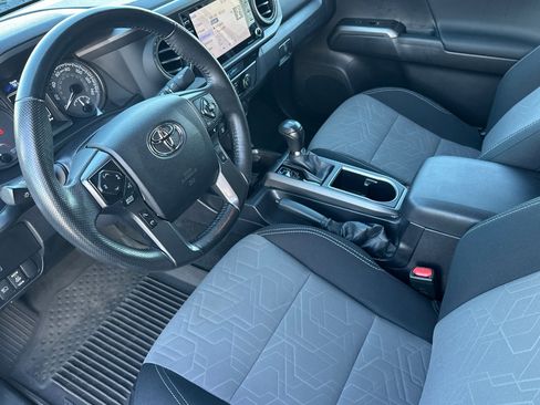 Certified 2022 Toyota Tacoma TRD Off-Road w/ Technology Package image 9