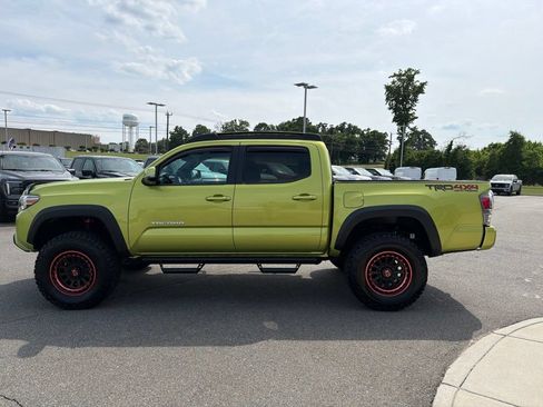 Used 2023 Toyota Tacoma TRD Off-Road w/ Advanced Technology Package AWD/4WD image 7