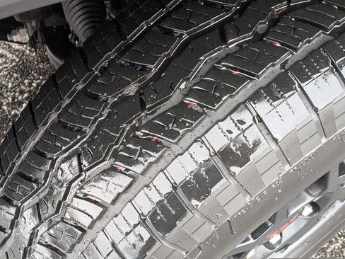 Certified 2025 Toyota Tacoma TRD Off-Road image 13