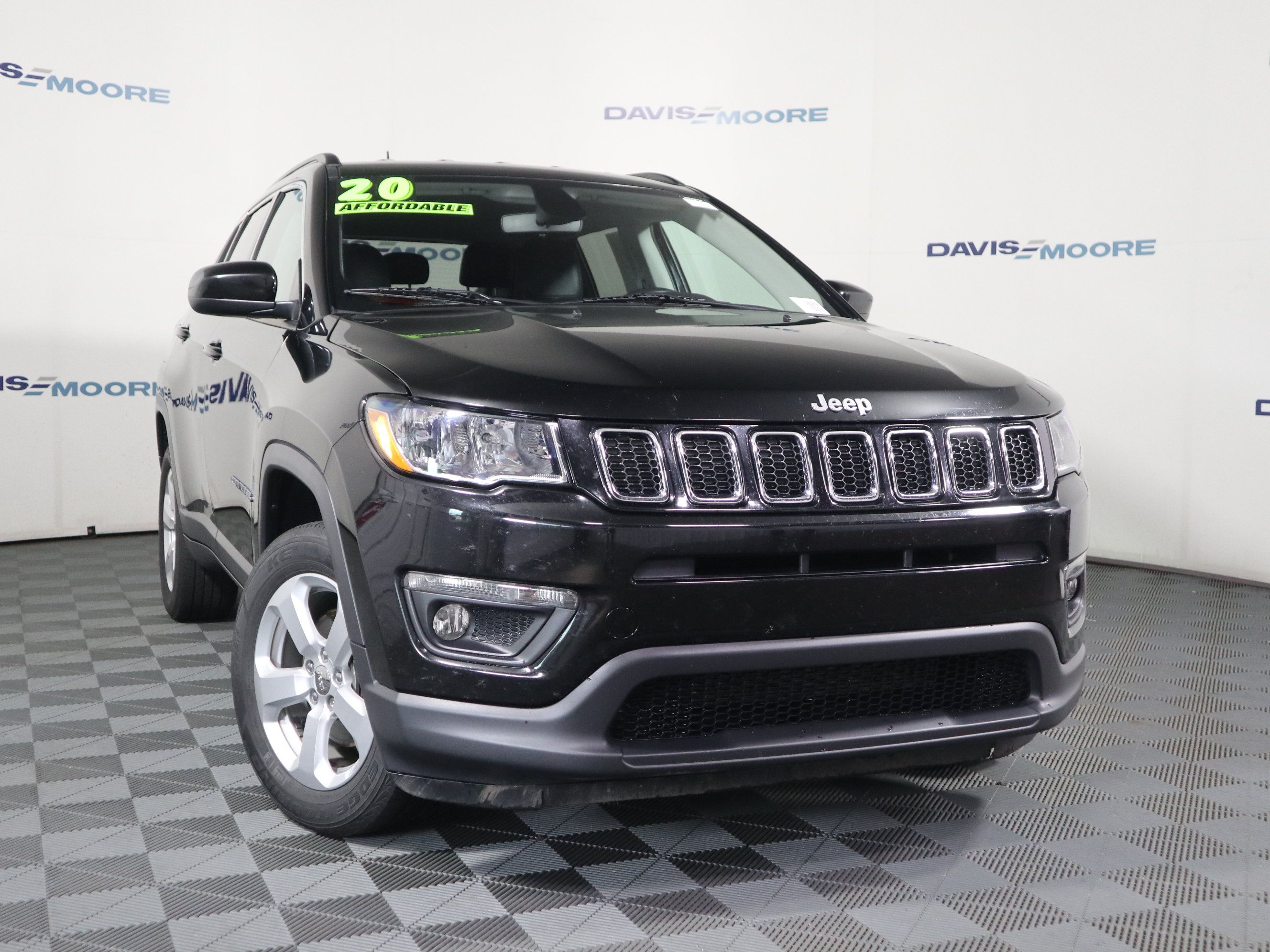Used 2020 Jeep Compass Latitude w/ Cold Weather Group AWD/4WD image 2