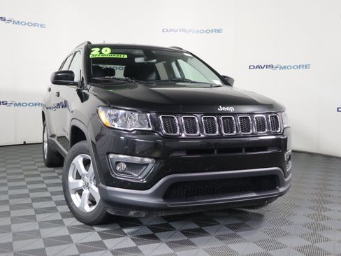 Used 2020 Jeep Compass Latitude w/ Cold Weather Group AWD/4WD image 2