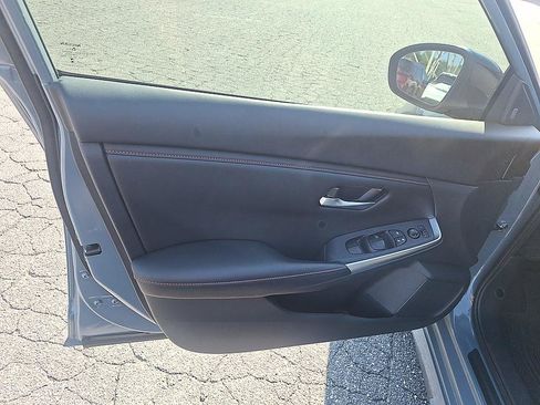 Certified 2024 Nissan Sentra SR w/ Lighting Package FWD image 9