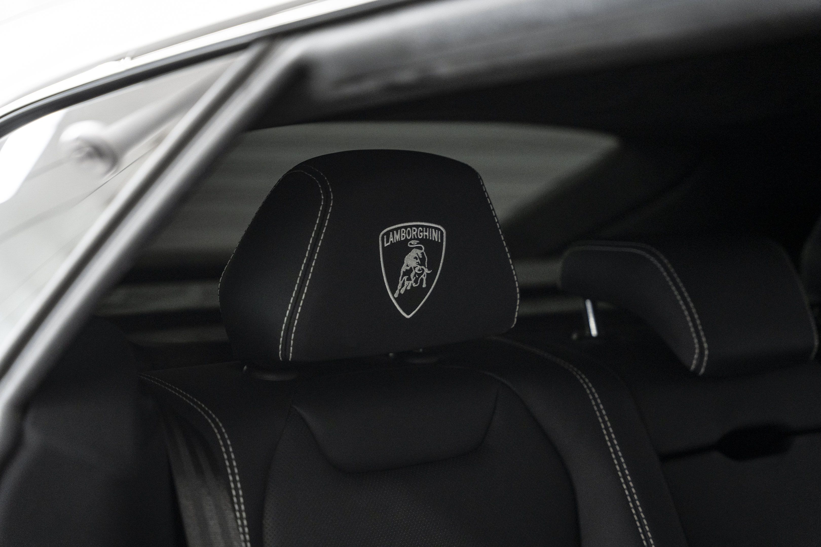 Used 2022 Lamborghini Urus AWD/4WD image 32