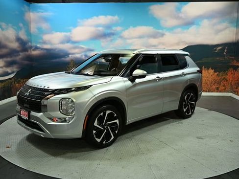 Used 2022 Mitsubishi Outlander SEL image 4