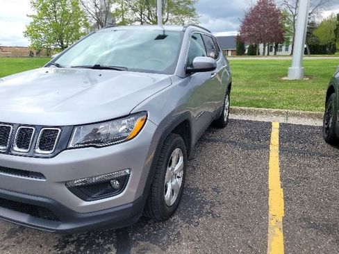 Used 2019 Jeep Compass Latitude AWD/4WD image 2