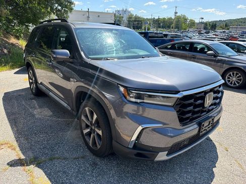 Used 2024 Honda Pilot Touring image 5
