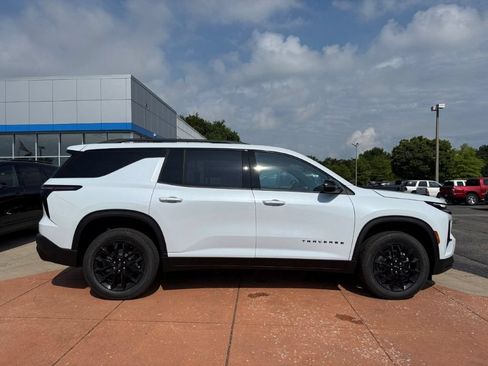 New 2026 Chevrolet Traverse LT w/ Midnight/Sport Edition FWD image 7