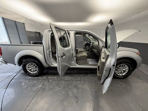 Used 2019 Nissan Frontier SV image 19