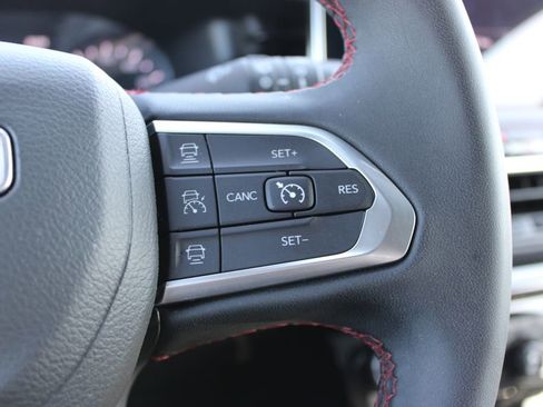 Used 2025 Jeep Compass Trailhawk w/ Trailer Tow Group AWD/4WD image 37