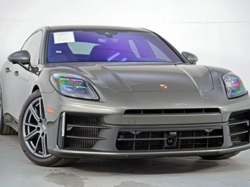 Used 2025 Porsche Panamera w/ Premium Package image 4