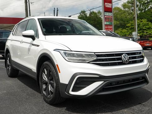 Used 2022 Volkswagen Tiguan SE w/ Panoramic Sunroof Package AWD/4WD image 39