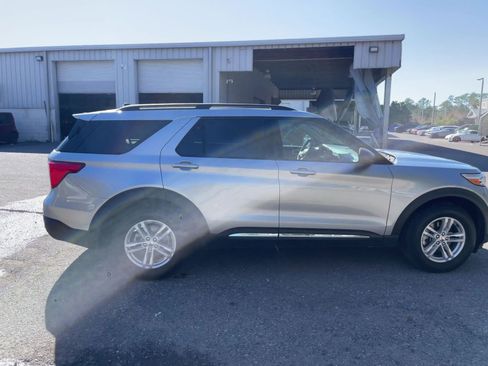 Used 2024 Ford Explorer XLT w/ Equipment Group 202A image 16