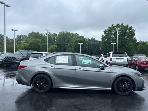 Used 2025 Toyota Camry SE FWD image 5