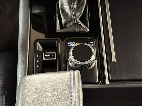 Used 2025 Toyota Sequoia Platinum image 26