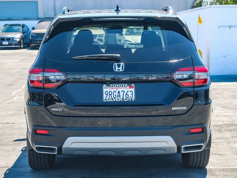 Used 2025 Honda Pilot Touring image 9
