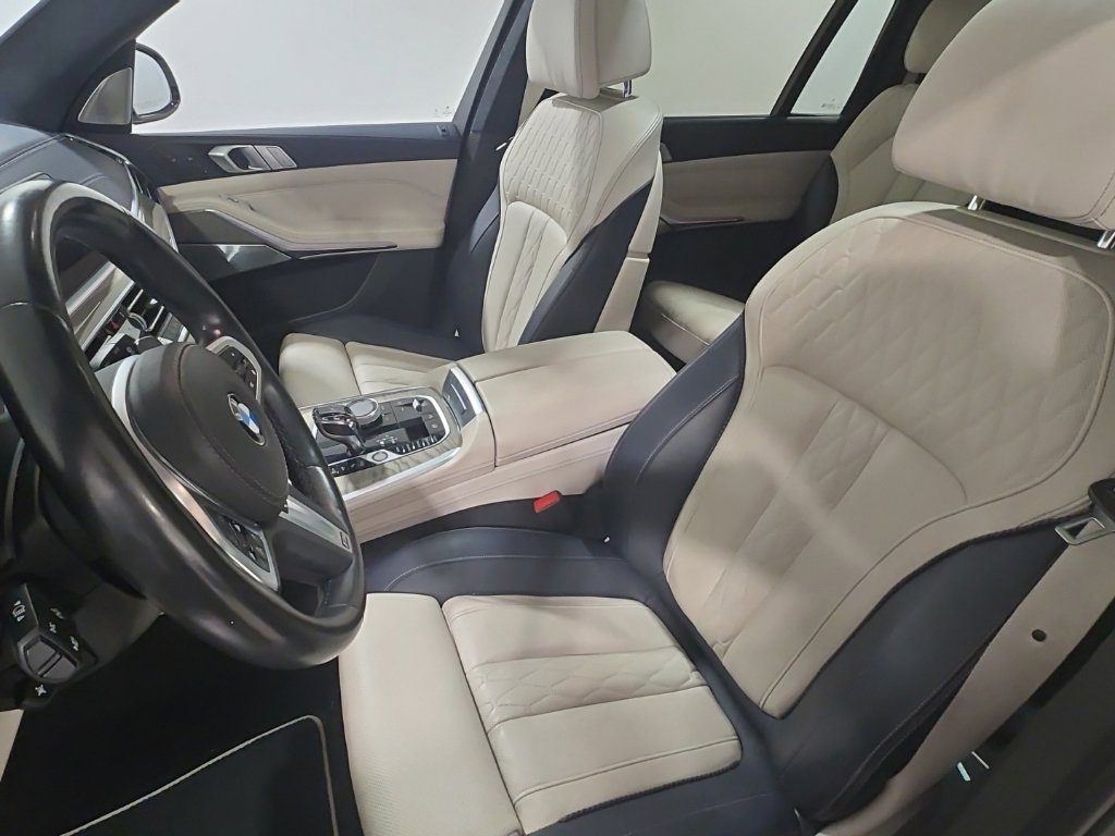 Used 2020 BMW X7 M50i w/ Dynamic Handling Package AWD/4WD image 22