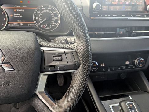 Used 2022 Mitsubishi Outlander ES image 18