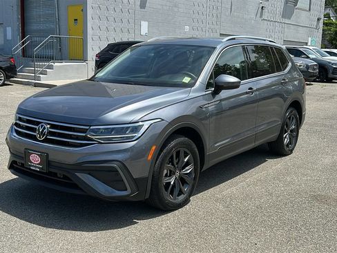 Used 2023 Volkswagen Tiguan SE AWD/4WD image 3