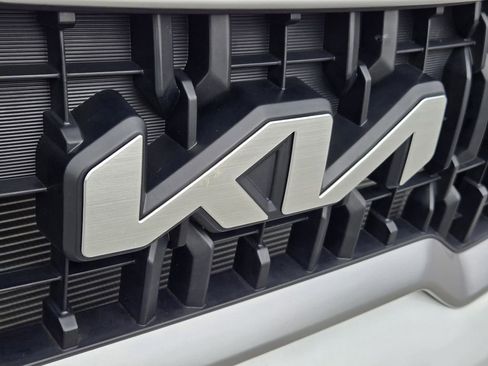 Certified 2024 Kia Telluride EX w/ EX Captain's Chair Package image 12