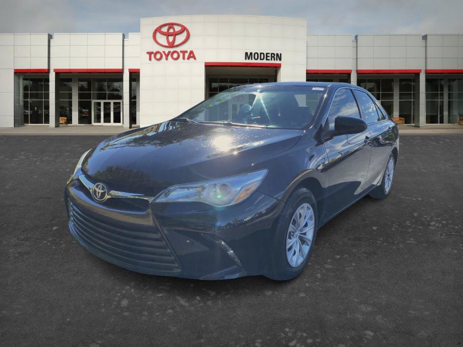 Used 2017 Toyota Camry LE FWD image 1